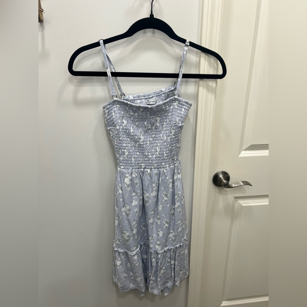 Hollister! Adorable floral dress with open back